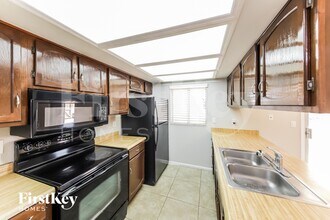 2121 W Wickieup Ln in Phoenix, AZ - Foto de edificio - Building Photo