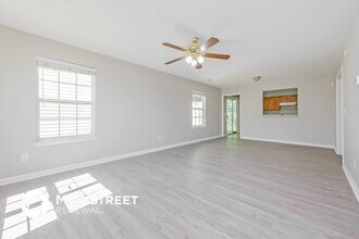 6233 Hickory Ln Cir in Union City, GA - Foto de edificio - Building Photo