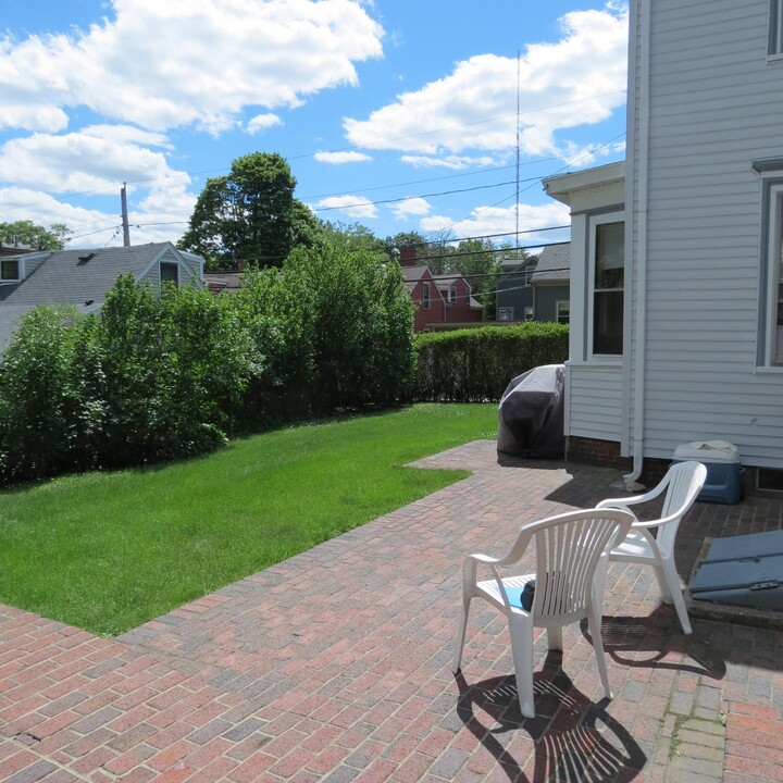 984 Chestnut St, Unit 2 in Newton, MA - Foto de edificio