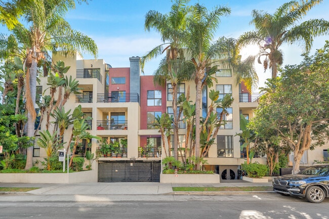 12000 Goshen Ave in Los Angeles, CA - Building Photo - Building Photo