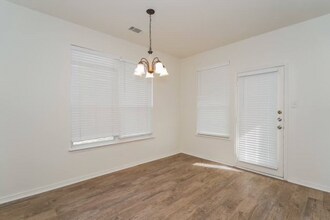 3809 Dunlavy Rd in Denton, TX - Building Photo - Building Photo