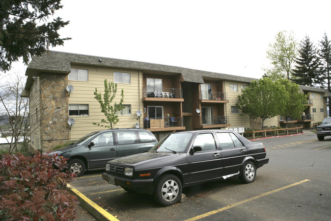 Madera Court Apartments in Wood Village, OR - Building Photo - Building Photo