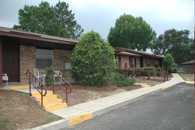 Woodcliff Apartments in Clermont, FL - Foto de edificio - Building Photo