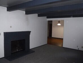 819 Alynn Way in Chico, CA - Building Photo - Building Photo