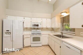 2048 Eagles Rest Dr in Apopka, FL - Foto de edificio - Building Photo