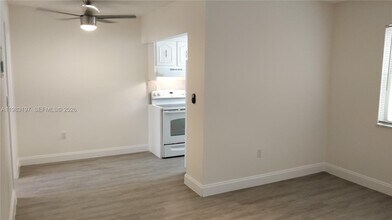 1975 NE 135th St in North Miami, FL - Foto de edificio - Building Photo