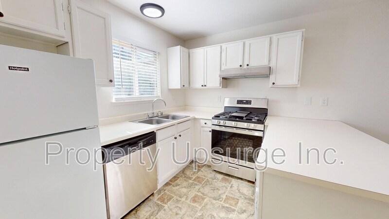 740 West St in Redding, CA - Building Photo