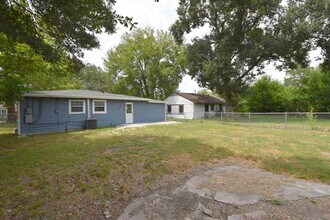 7331 Iwo Jima Rd in Houston, TX - Building Photo - Building Photo