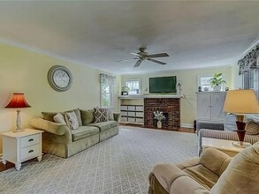 77 Hartsdale Rd in Irondequoit, NY - Foto de edificio - Building Photo