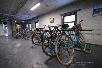 12 Elko St, Unit 11 in Boston, MA - Foto de edificio - Building Photo