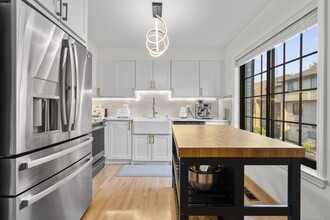 237 Strawberry Hill Ave in Stamford, CT - Building Photo - Building Photo