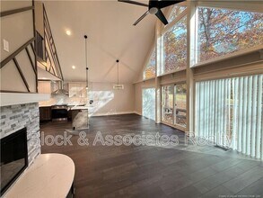 1610 N Stonegate Dr in Sanford, NC - Foto de edificio - Building Photo