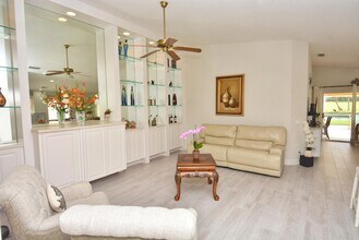 1020 SW Balmoral Trce in Stuart, FL - Foto de edificio - Building Photo