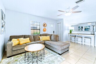 9130 E Highland Pines Blvd in Palm Beach Gardens, FL - Building Photo - Building Photo