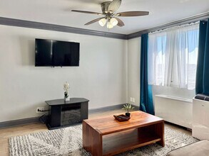 215 Piedmont Ave NE in Atlanta, GA - Foto de edificio - Building Photo