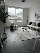 8 Barton St E in Hamilton, ON - Building Photo - Building Photo