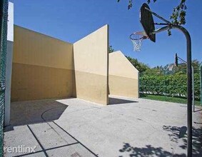 2091 NW 96th Terrace in Pembroke Pines, FL - Foto de edificio - Building Photo