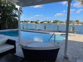 565 N Shore Dr in Miami Beach, FL - Building Photo - Building Photo