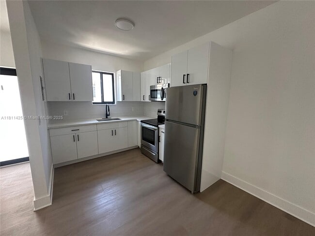 411 SW 18th Rd in Miami, FL - Building Photo - Building Photo