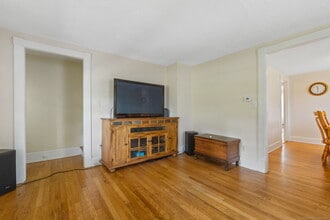 584 Main St in Portland, CT - Building Photo - Building Photo