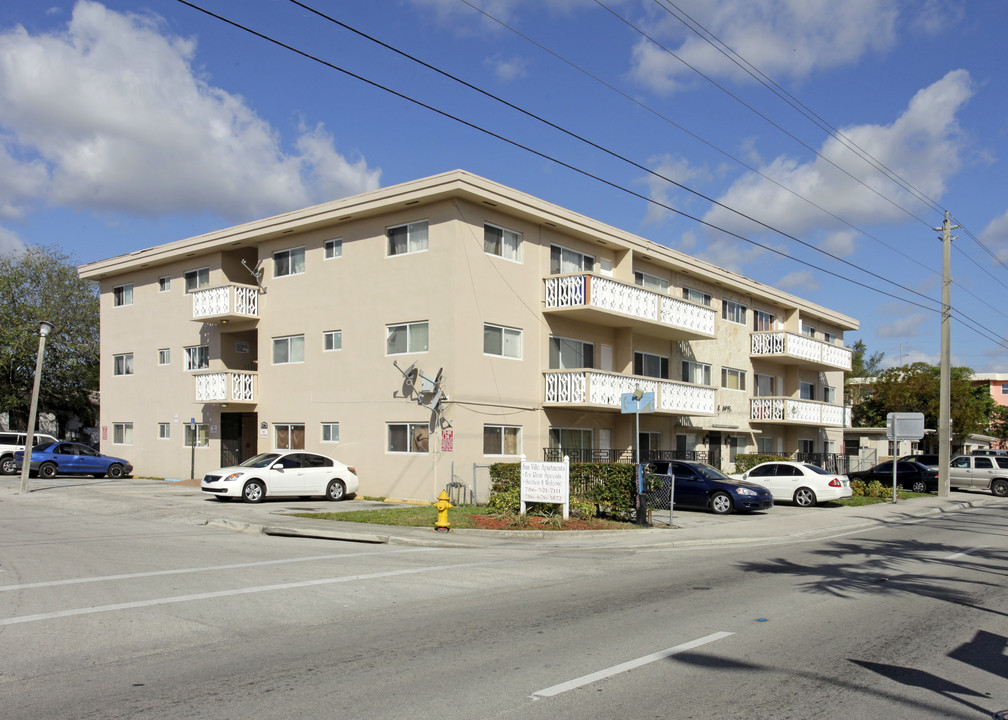 San Ville Apartments in North Miami, FL - Building Photo