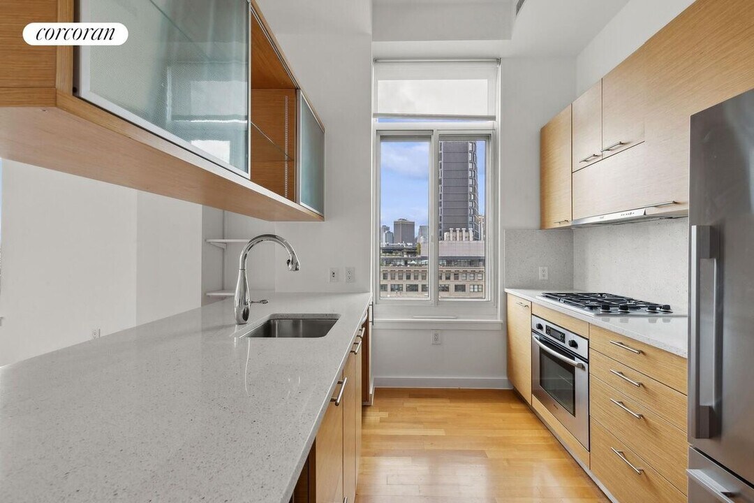 85 Adams St in Brooklyn, NY - Foto de edificio