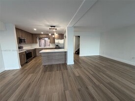 9175 Fontainebleau Blvd in Miami, FL - Building Photo