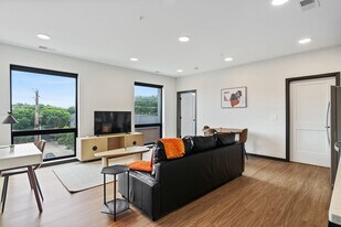 423 E Michigan St in Indianapolis, IN - Building Photo