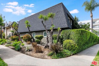 4443 Saugus Ave in Los Angeles, CA - Building Photo - Building Photo