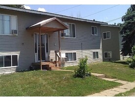 921-935 Pearl St in Prescott, WI - Building Photo