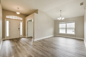 706 Chelsea Ave in Fruitland Park, FL - Foto de edificio - Building Photo