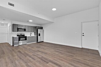 1021 NW 1st St in Miami, FL - Building Photo - Building Photo