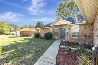 1315 Jefferyscot Dr in Crestview, FL - Building Photo - Building Photo