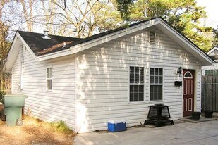 525 E 58th St in Savannah, GA - Building Photo