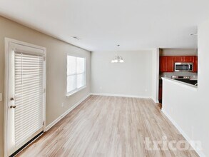 3418 Anita Glen Dr in Greensboro, NC - Foto de edificio - Building Photo