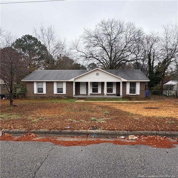 3013 Scotty Hill Rd in Fayetteville, NC - Building Photo