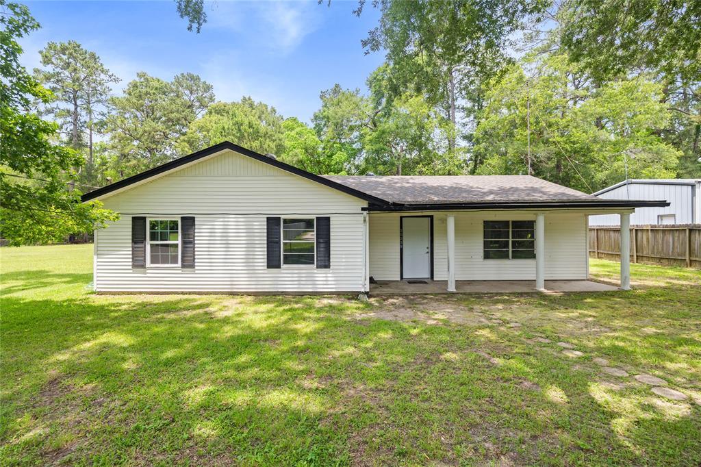 20339 Pin Oak Loop in New Caney, TX - Building Photo