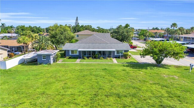 4616 SE 5th Ave in Cape Coral, FL - Foto de edificio - Building Photo