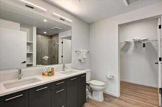 12000 Inspiration St in Reston, VA - Foto de edificio - Building Photo