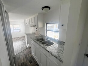 616 Cortez Rd W in Bradenton, FL - Building Photo - Building Photo