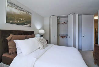 1130 E Elm St in Chicago, IL - Building Photo - Building Photo