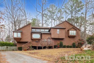4963 Preswick Ct in Marietta, GA - Building Photo