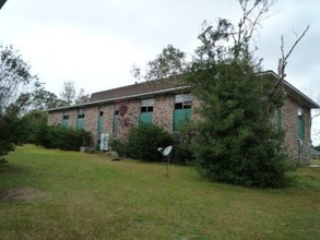 Spanish Lake Apartments in New Iberia, LA - Building Photo - Building Photo