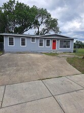 1623 W Thompson Pl in San Antonio, TX - Building Photo - Building Photo