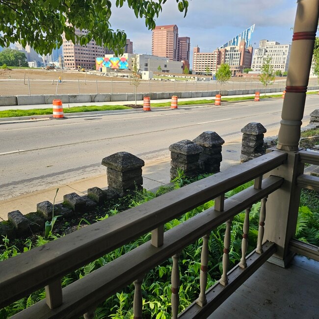 223 W 4th St, Unit 1 in Covington, KY - Foto de edificio - Building Photo