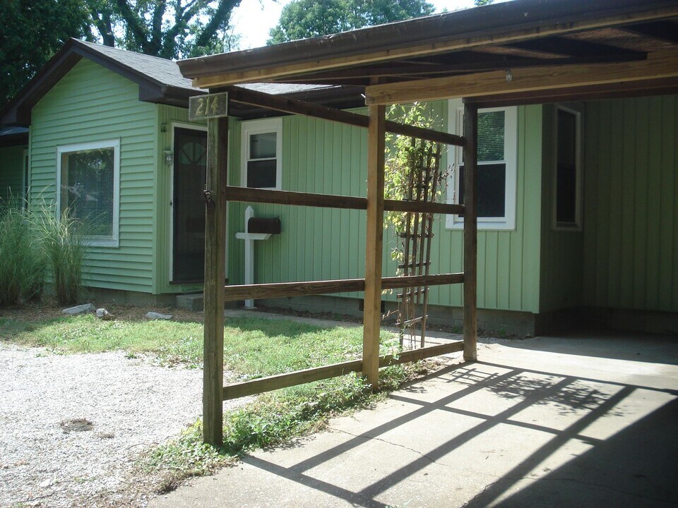 214 S Hillsdale Ct in Bloomington, IN - Building Photo