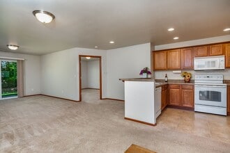 1676 Stremler Dr in Oak Harbor, WA - Building Photo - Building Photo