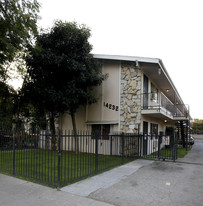 14232 Sylvan St Apartments