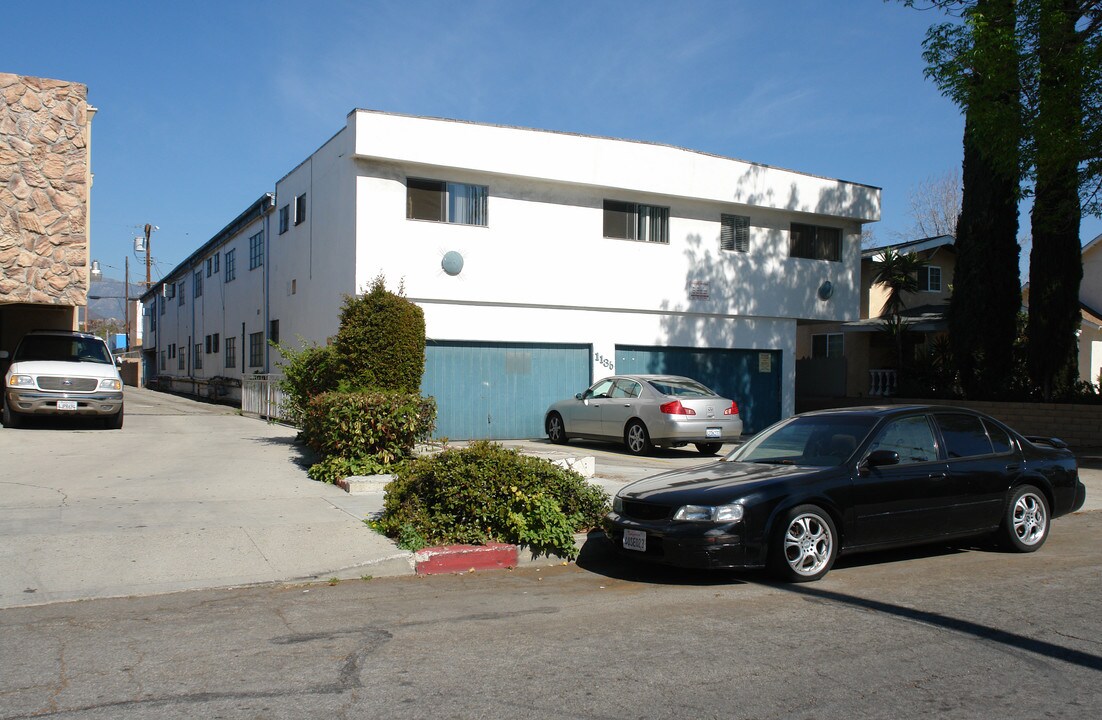 1135 E Elk Ave in Glendale, CA - Building Photo