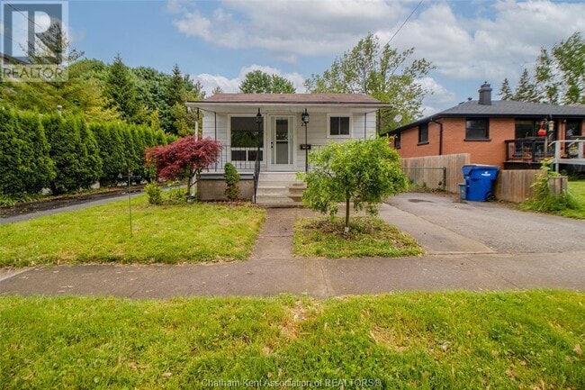 property at 23 Siskind Ct